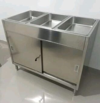 cabinet with gn pan di bagian atas