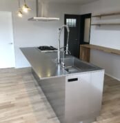 Meja Stainless Steel Custom Untuk Dapur Rumah Modern