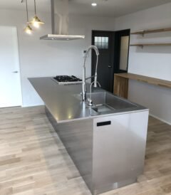Meja Stainless Steel Custom Untuk Dapur Rumah Modern